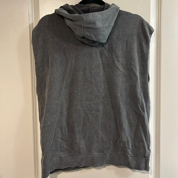 Barefoot Dreams Men's Sleeveless Hooded Pullover in Black - Picture 6 of 6